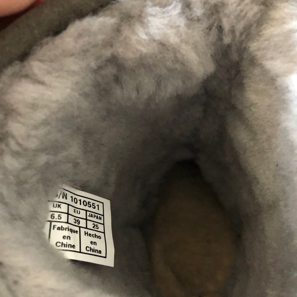 Ugg Australia short woven suede boots size 8 EUC - Picture 10 of 15